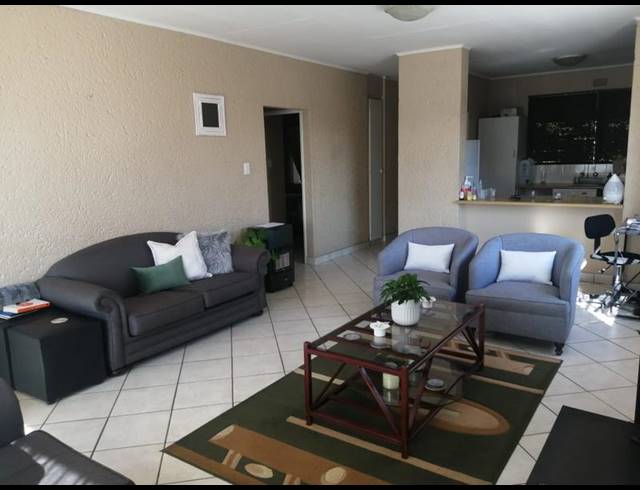 2 BEDROOM TOWNHOUSE FOR SALE IN WINDSOR EAST